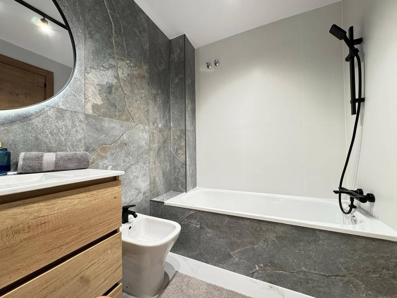 Apartamento de 4 habitaciones en Torrevieja en venta - 247.000 € (Ref: 9113920)