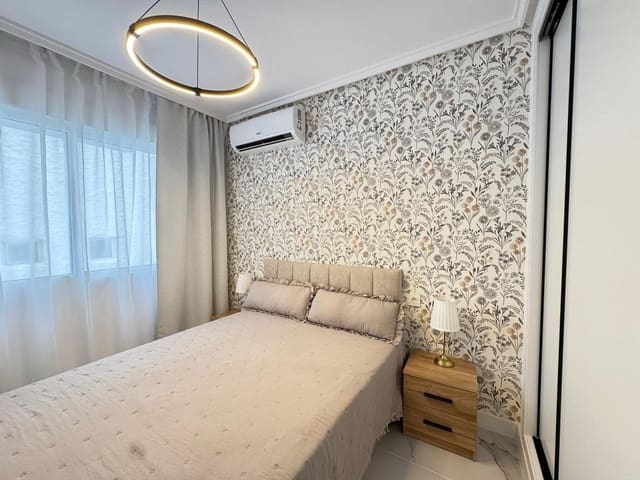 Apartamento de 4 habitaciones en Torrevieja en venta - 247.000 € (Ref: 9113920)