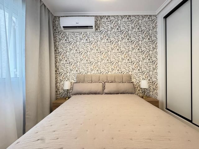 Apartamento de 4 habitaciones en Torrevieja en venta - 247.000 € (Ref: 9113920)