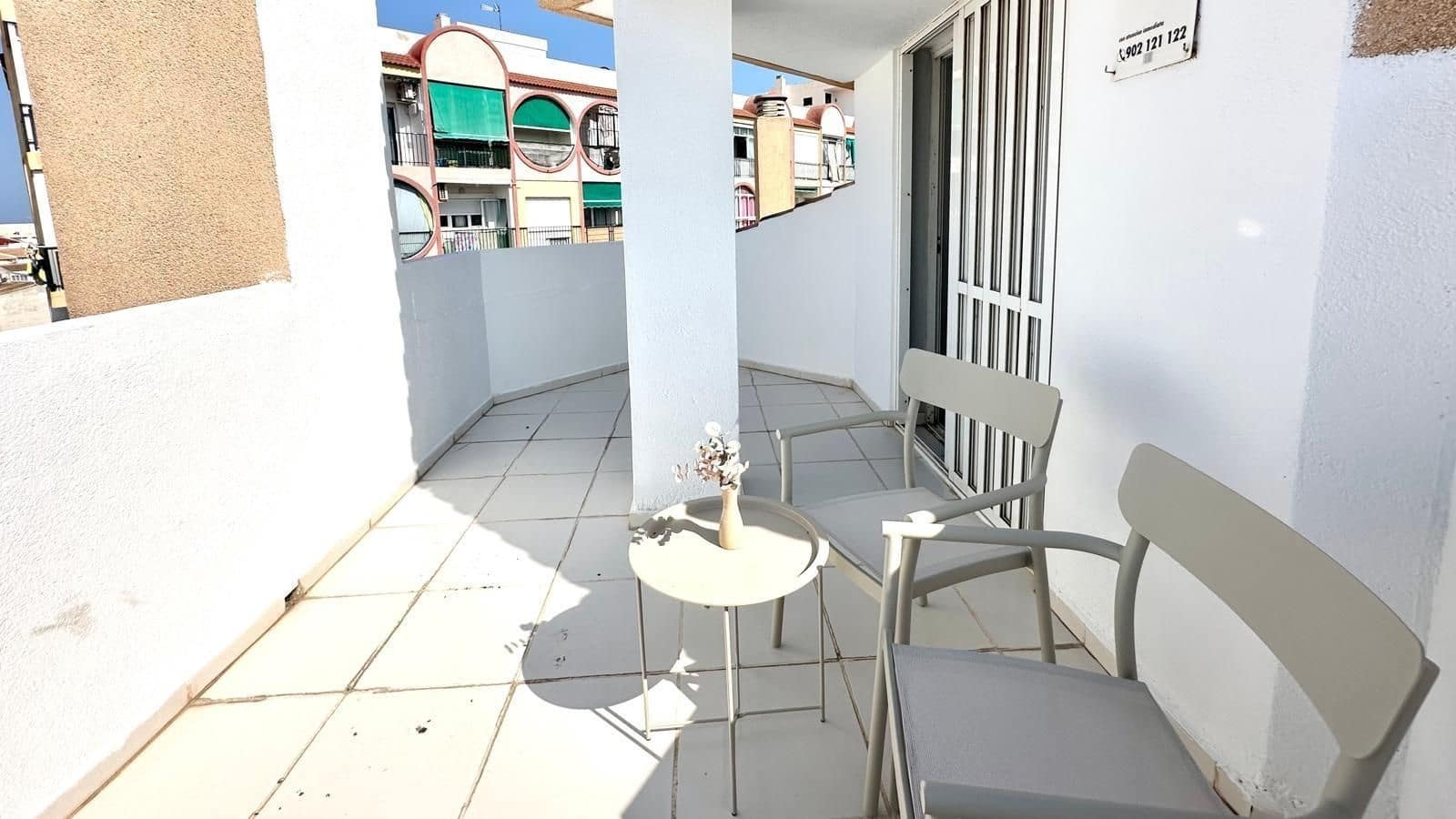 Casa de 2 habitaciones en Torrevieja en venta - 219.900 € (Ref: 9124659)