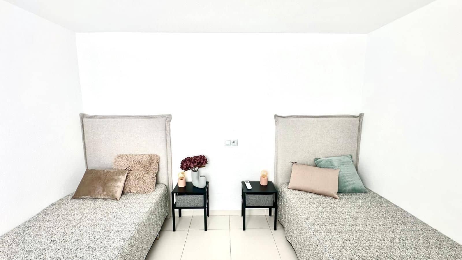 Casa de 2 habitaciones en Torrevieja en venta - 219.900 € (Ref: 9124659)