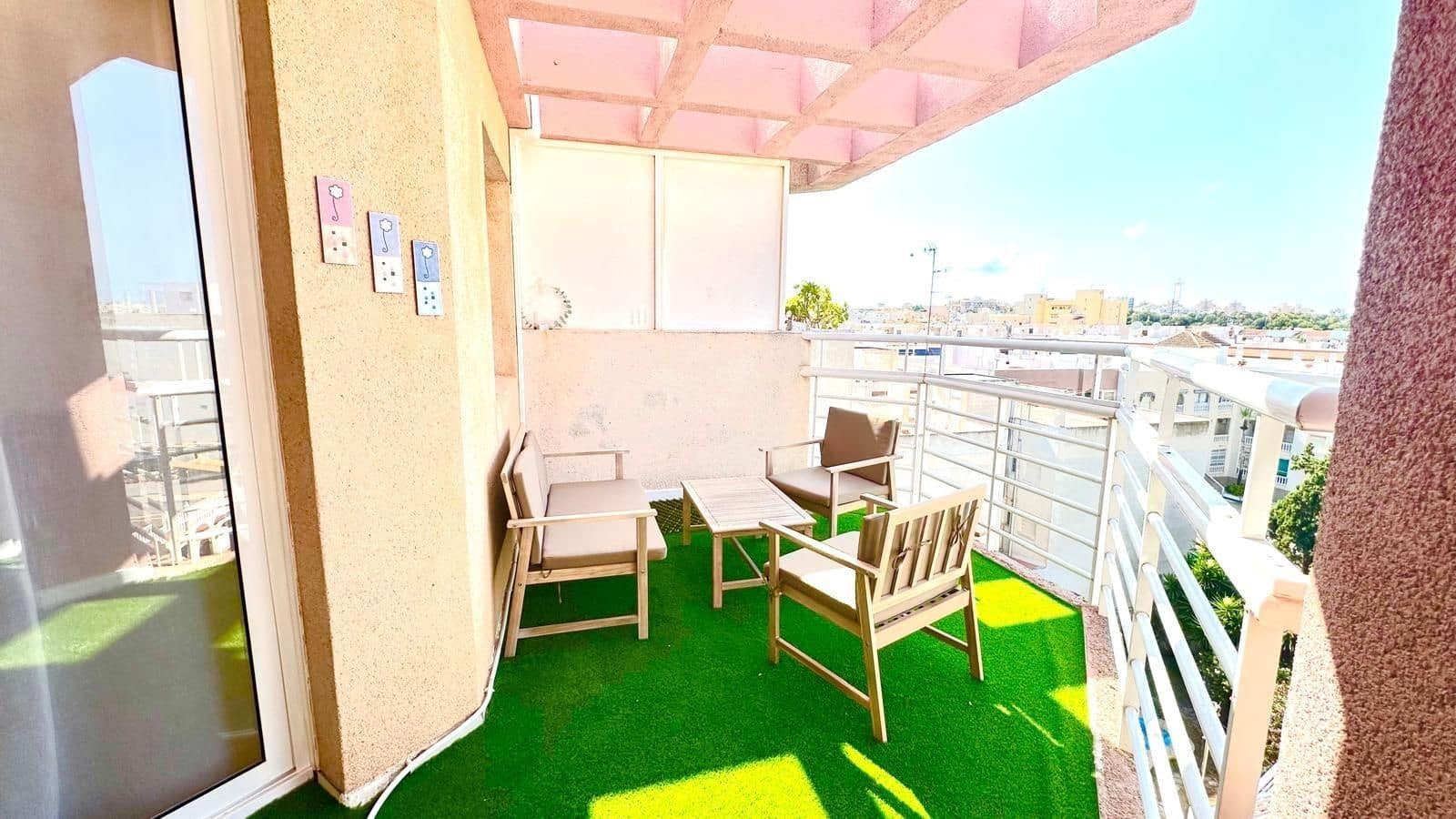 Casa de 2 habitaciones en Torrevieja en venta - 219.900 € (Ref: 9124659)