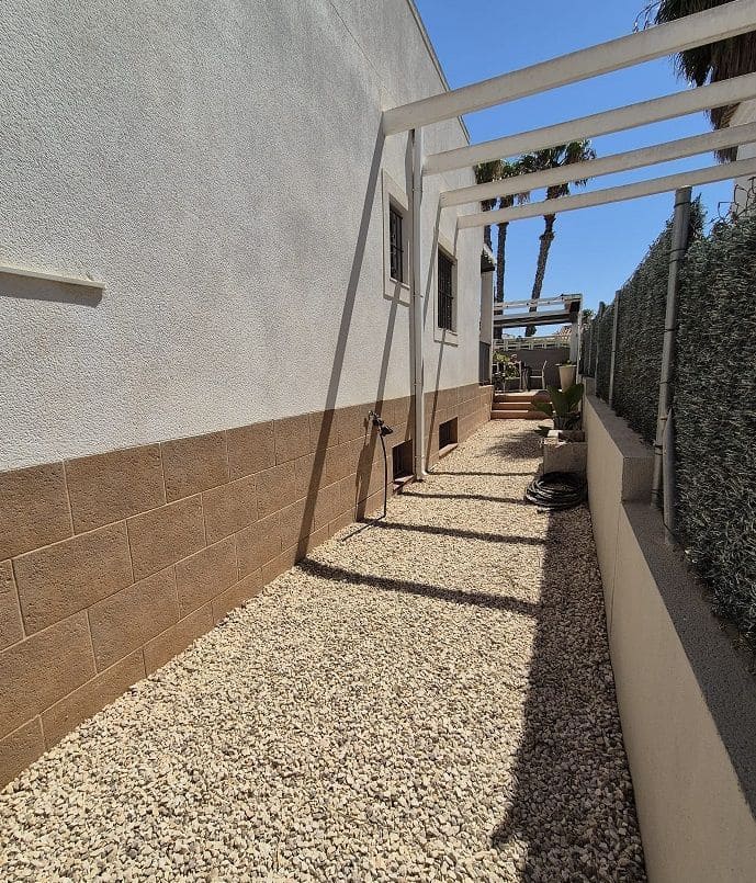 3 bedroom Villa for sale in San Fulgencio with pool garage - € 265,000 (Ref: 9312370)