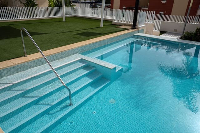 2 soveværelse Villa til salg i Torrevieja med swimmingpool garage - € 359.000 (Ref: 9321548)