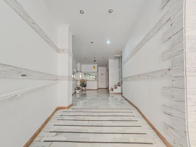 2 Zimmer Apartment zu verkaufen in Torrevieja mit Garage - 144.000 € (Ref: 9326029)