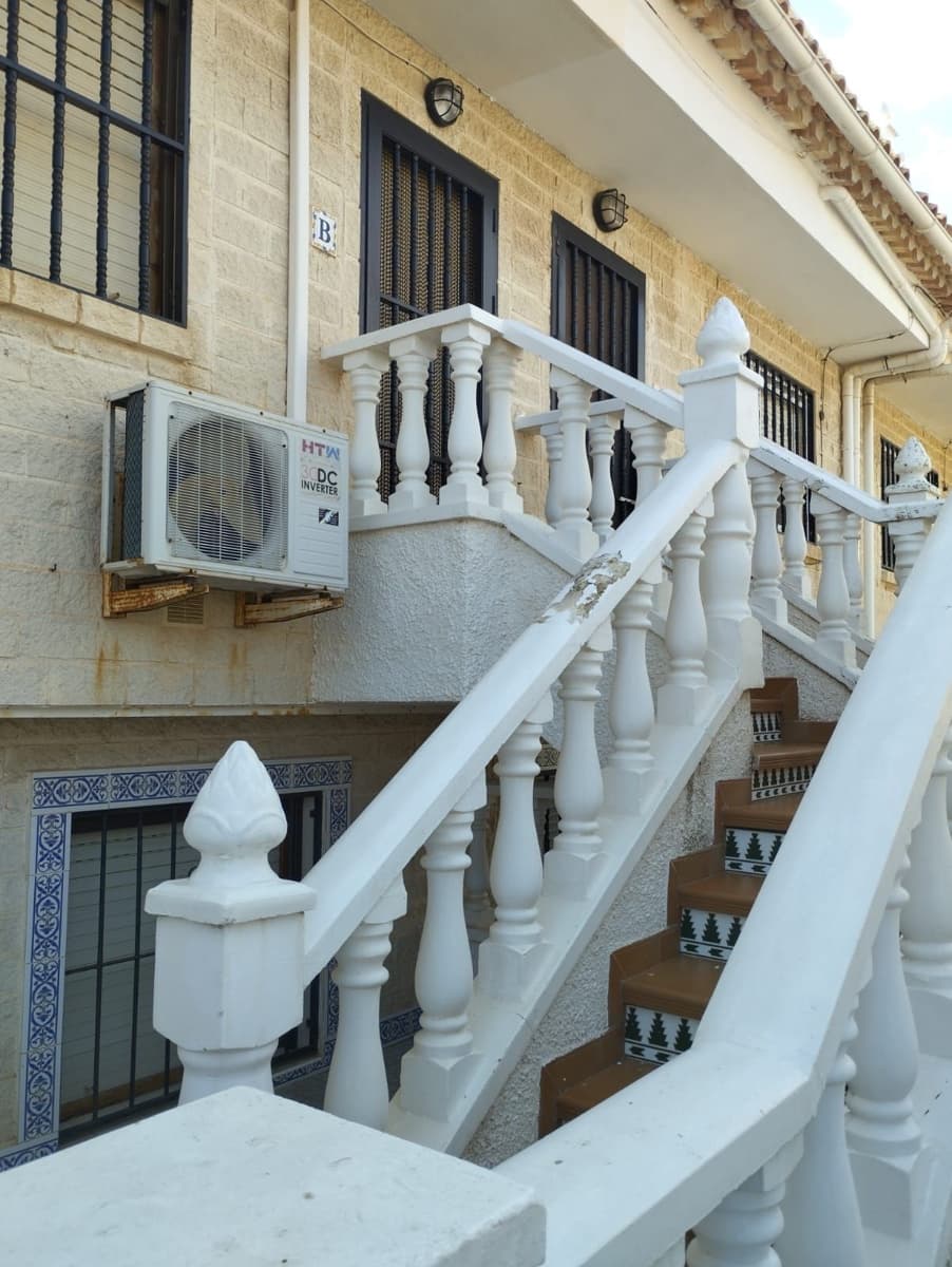 3 soverom Bungalow til salgs i Guardamar del Segura med garasje - € 197 000 (Ref: 9346931)