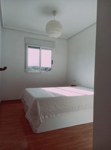 2 soveværelse Lejlighed til leje i La Marina, Elche / Elx - € 750 (Ref: 9851637)