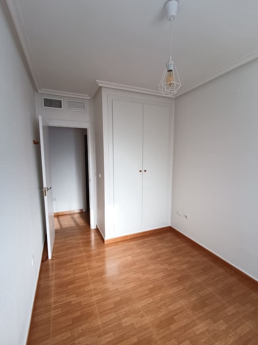 2 bedroom Apartment for rent in La Marina - € 750 (Ref: 9851637)