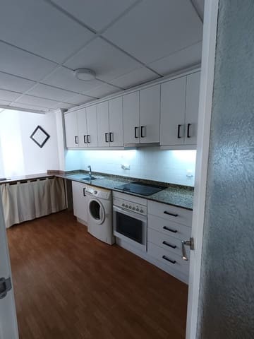 2 soveværelse Lejlighed til leje i La Marina, Elche / Elx - € 750 (Ref: 9851637)