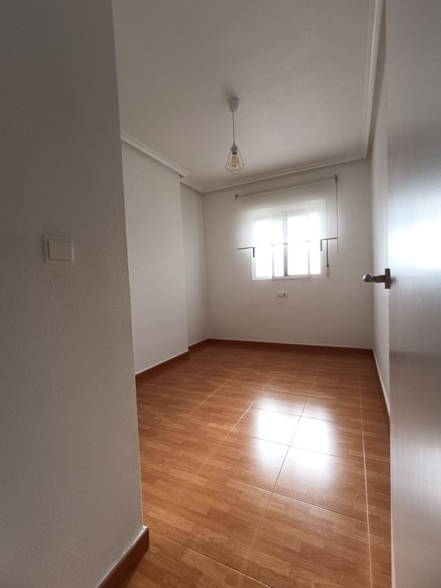 2 bedroom Apartment for rent in La Marina - € 750 (Ref: 9851637)
