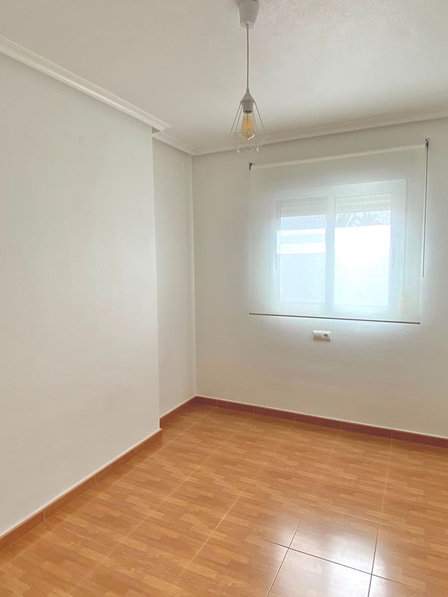 2 slaapkamer Appartement te huur in La Marina - € 750 (Ref: 9851637)