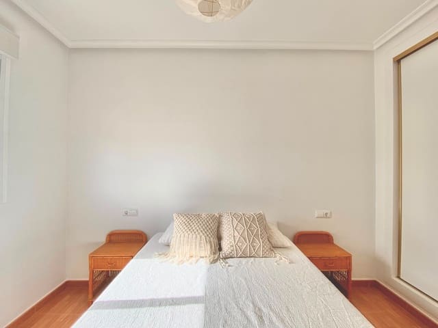 2 Zimmer Apartment zu vermieten in La Marina, Elche / Elx - 750 € (Ref: 9851637)