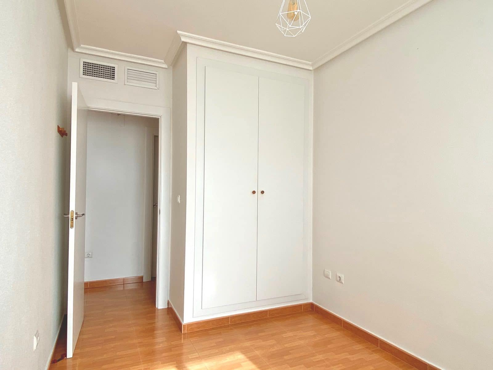 2 slaapkamer Appartement te huur in La Marina - € 750 (Ref: 9851637)
