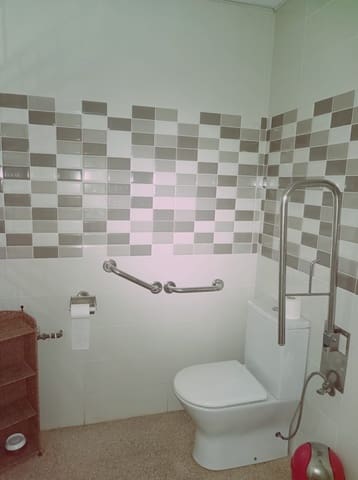 Kommersiell til salgs i La Marina, Elche / Elx - € 180 000 (Ref: 9924196)