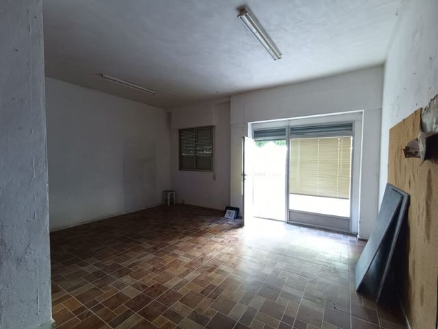 Kommersiell til salgs i La Marina, Elche / Elx - € 180 000 (Ref: 9924196)