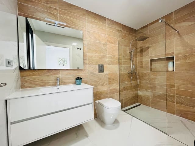 Chalet de 3 habitaciones en San Fulgencio en venta con piscina garaje - 455.000 € (Ref: 9974709)