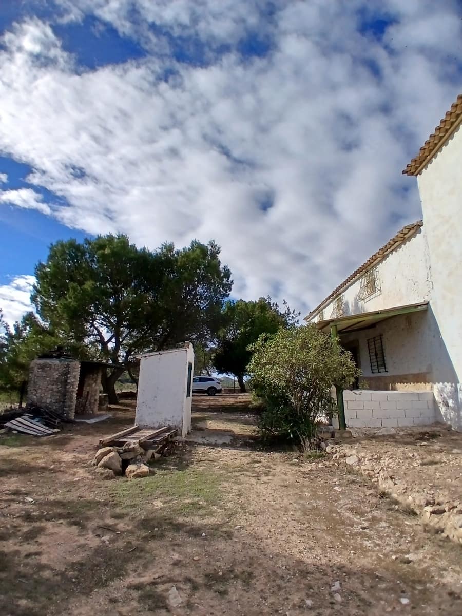 6 bedroom Finca/Country House for sale in Caudete - € 199,950 (Ref: 10012528)