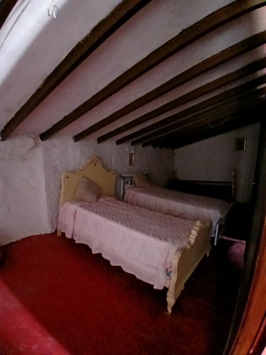 6 bedroom Finca/Country House for sale in Caudete - € 199,950 (Ref: 10012528)
