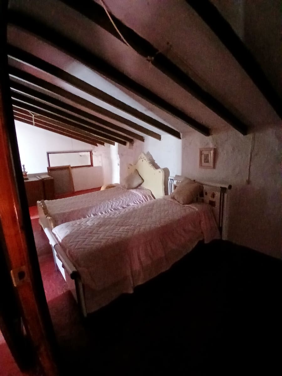 6 bedroom Finca/Country House for sale in Caudete - € 199,950 (Ref: 10012528)