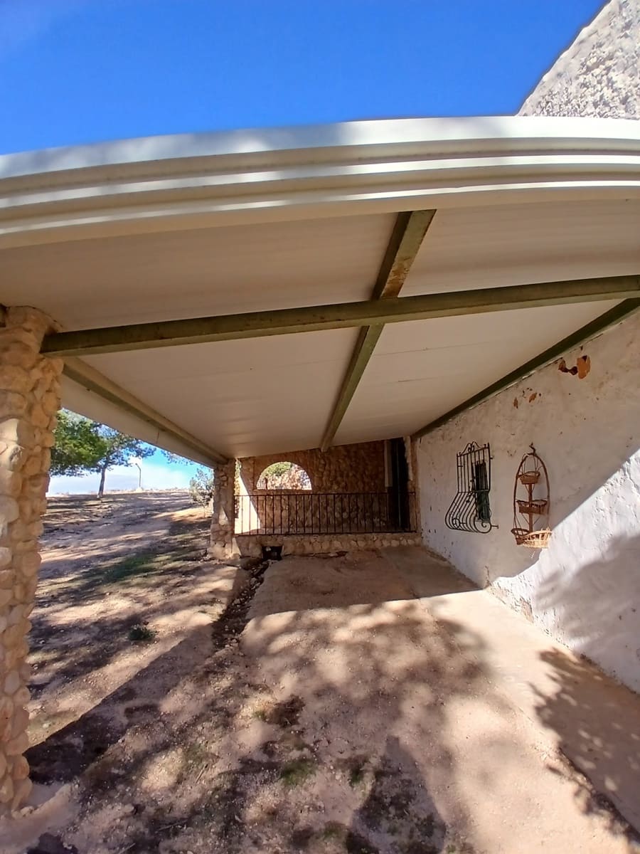 6 bedroom Finca/Country House for sale in Caudete - € 199,950 (Ref: 10012528)