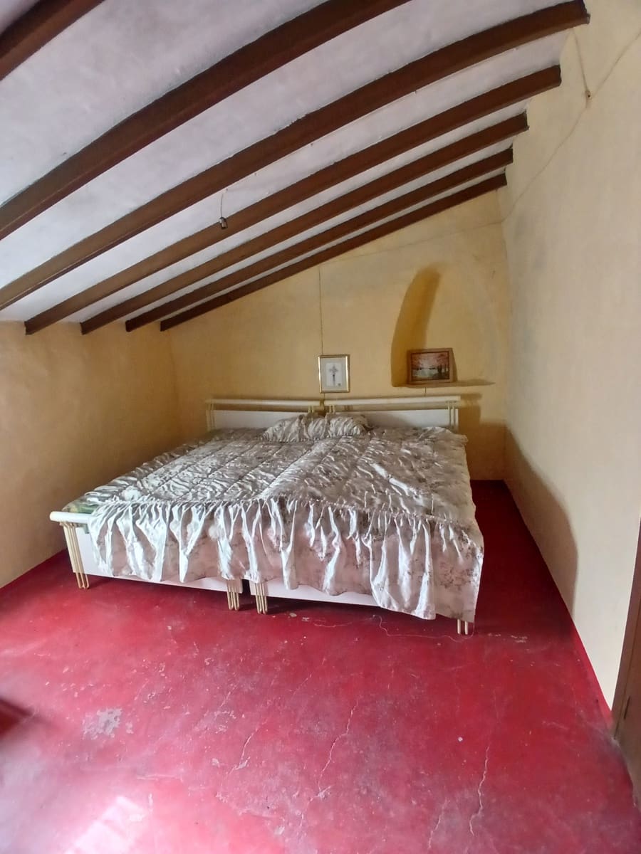 6 bedroom Finca/Country House for sale in Caudete - € 199,950 (Ref: 10012528)