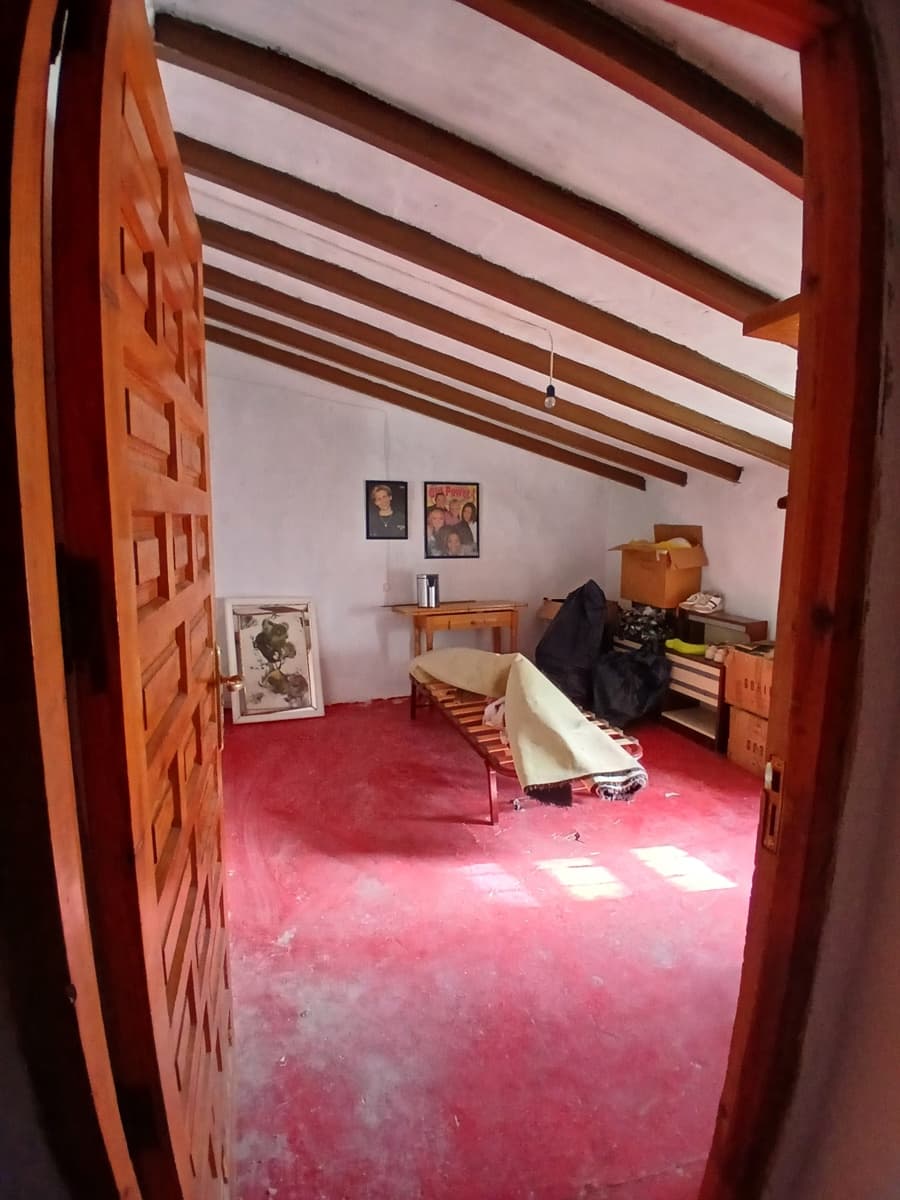 6 bedroom Finca/Country House for sale in Caudete - € 199,950 (Ref: 10012528)