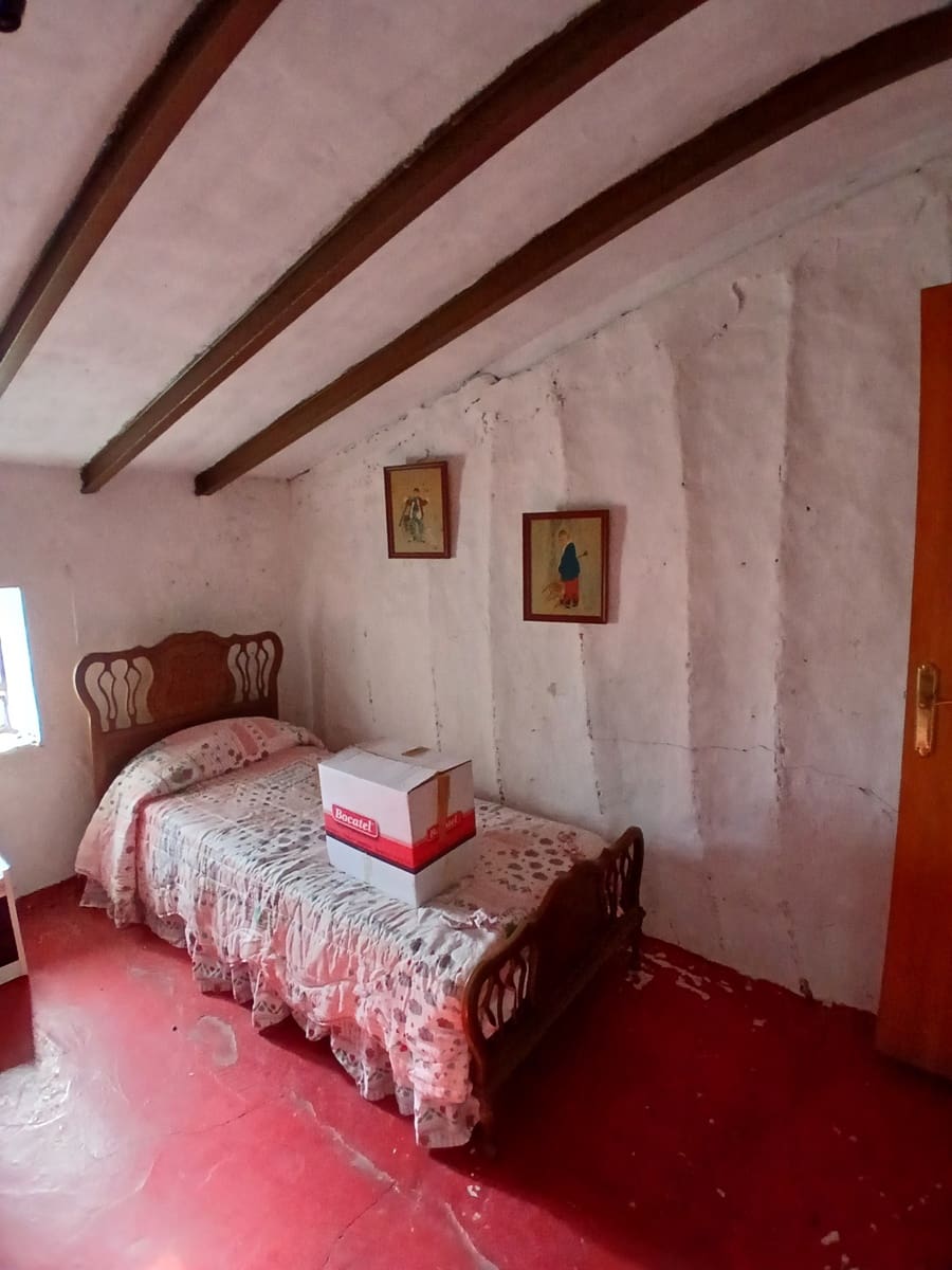 6 bedroom Finca/Country House for sale in Caudete - € 199,950 (Ref: 10012528)