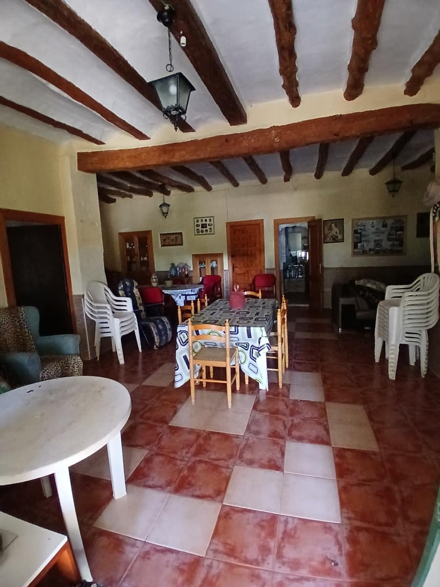 6 bedroom Finca/Country House for sale in Caudete - € 199,950 (Ref: 10012528)
