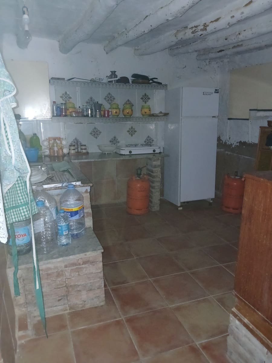 6 bedroom Finca/Country House for sale in Caudete - € 199,950 (Ref: 10012528)