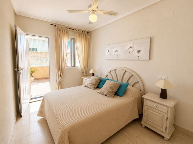 Bungalow de 3 habitaciones en Los Europeos, Torrevieja en venta - 415.000 € (Ref: 10014812)
