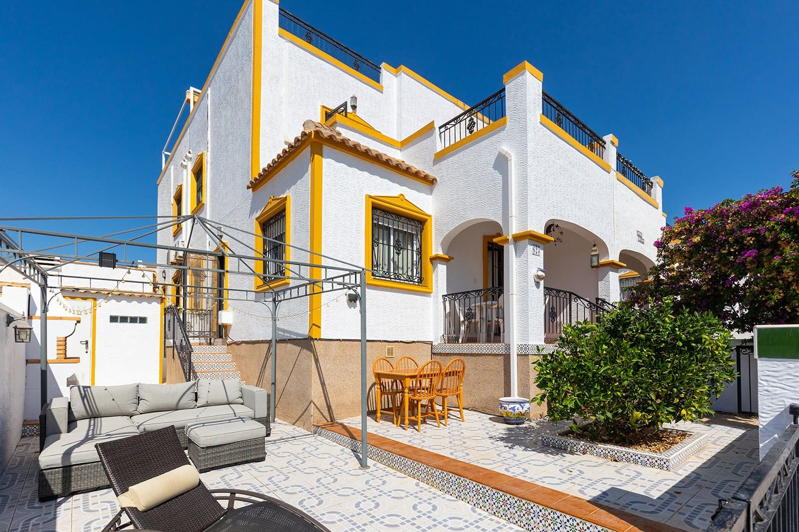 Chalet de 3 habitaciones en Vistabella en venta con piscina - 218.000 € (Ref: 10017119)