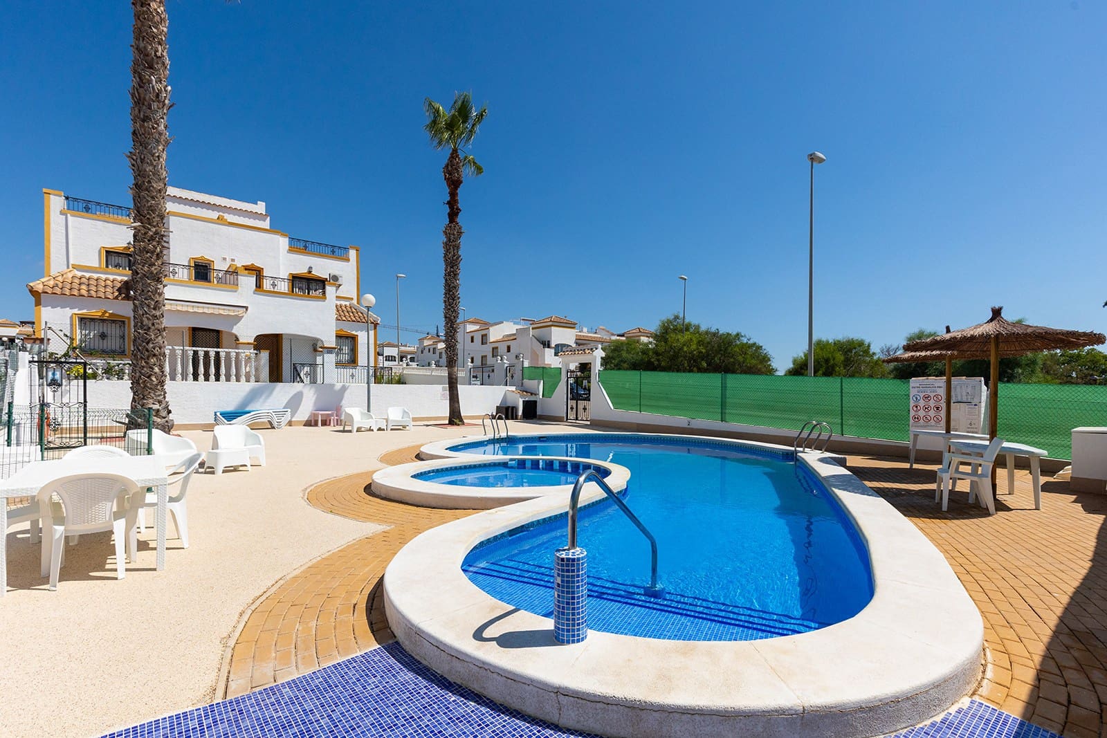 Chalet de 3 habitaciones en Vistabella en venta con piscina - 218.000 € (Ref: 10017119)