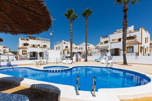 Chalet de 3 habitaciones en Vistabella, Orihuela en venta con piscina - 218.000 € (Ref: 10017119)