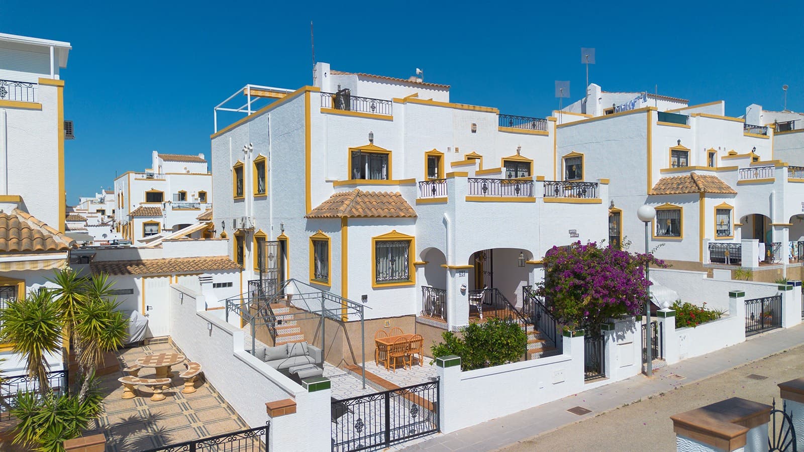Chalet de 3 habitaciones en Vistabella en venta con piscina - 218.000 € (Ref: 10017119)