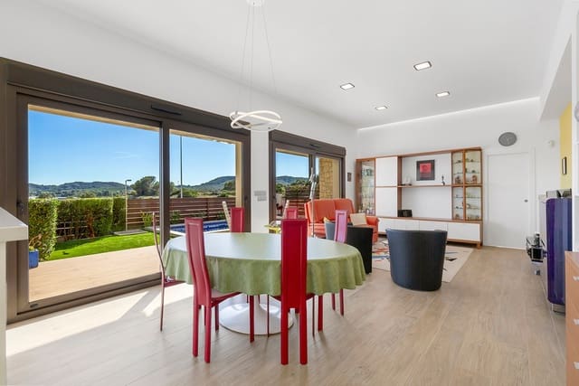 3 soverom Villa til salgs i Vistabella, Orihuela med svømmebasseng garasje - € 475 000 (Ref: 10018159)