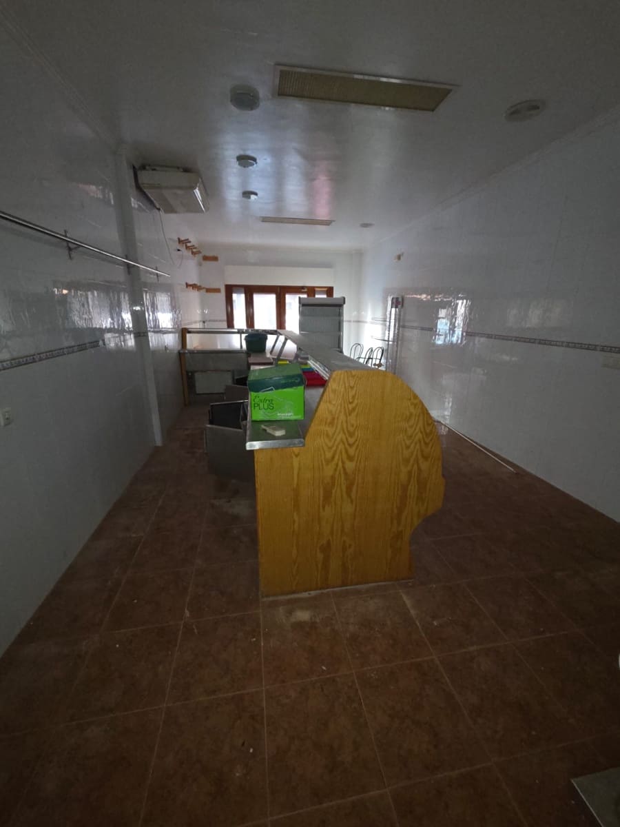 Kaupallinen myytävänä paikassa Torrevieja - 115 000 € (Ref: 10054471)