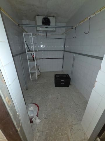 Kaupallinen myytävänä paikassa Playa del Cura, Torrevieja - 115 000 € (Ref: 10054471)