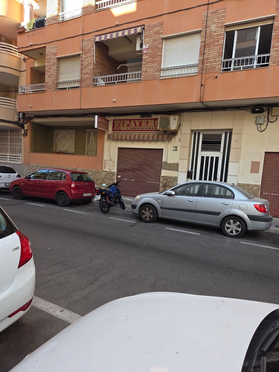 Kaupallinen myytävänä paikassa Torrevieja - 115 000 € (Ref: 10054471)