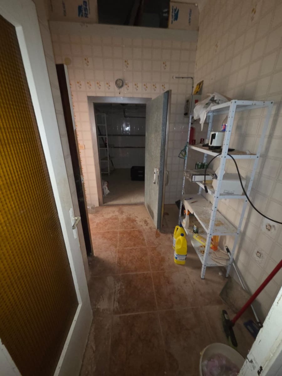 Kaupallinen myytävänä paikassa Torrevieja - 115 000 € (Ref: 10054471)