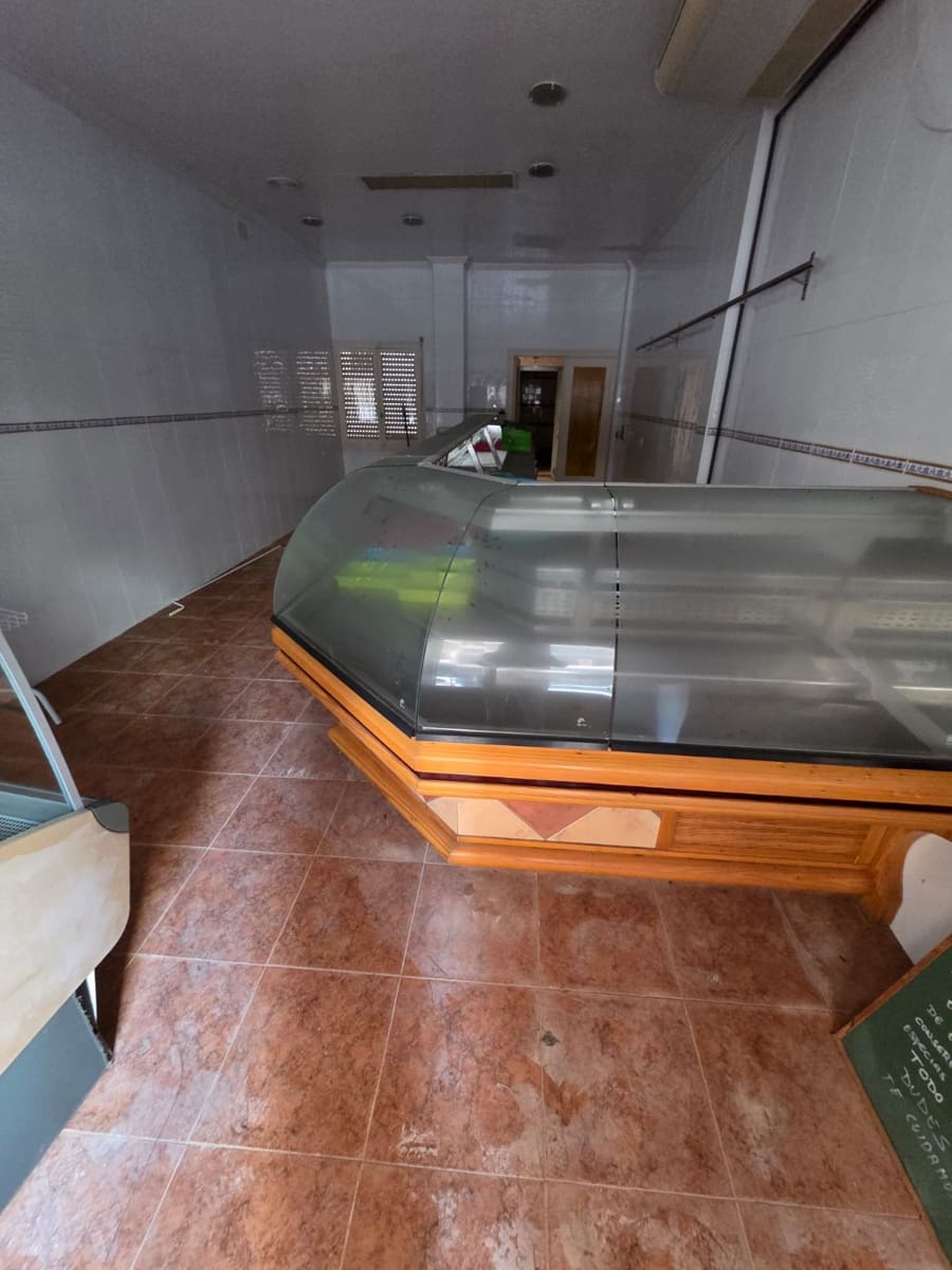 Kaupallinen myytävänä paikassa Torrevieja - 115 000 € (Ref: 10054471)