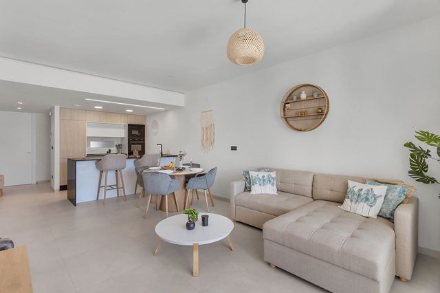Apartamento de 2 habitaciones en El Raso, Guardamar del Segura en venta con piscina garaje - 295.000 € (Ref: 10095618)