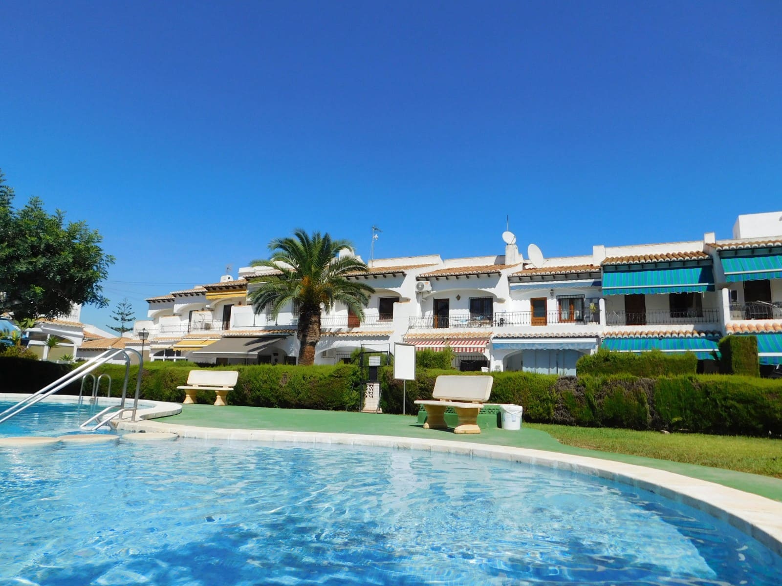 2 bedroom Townhouse for sale in Torrevieja with pool - € 198,000 (Ref: 10111195)