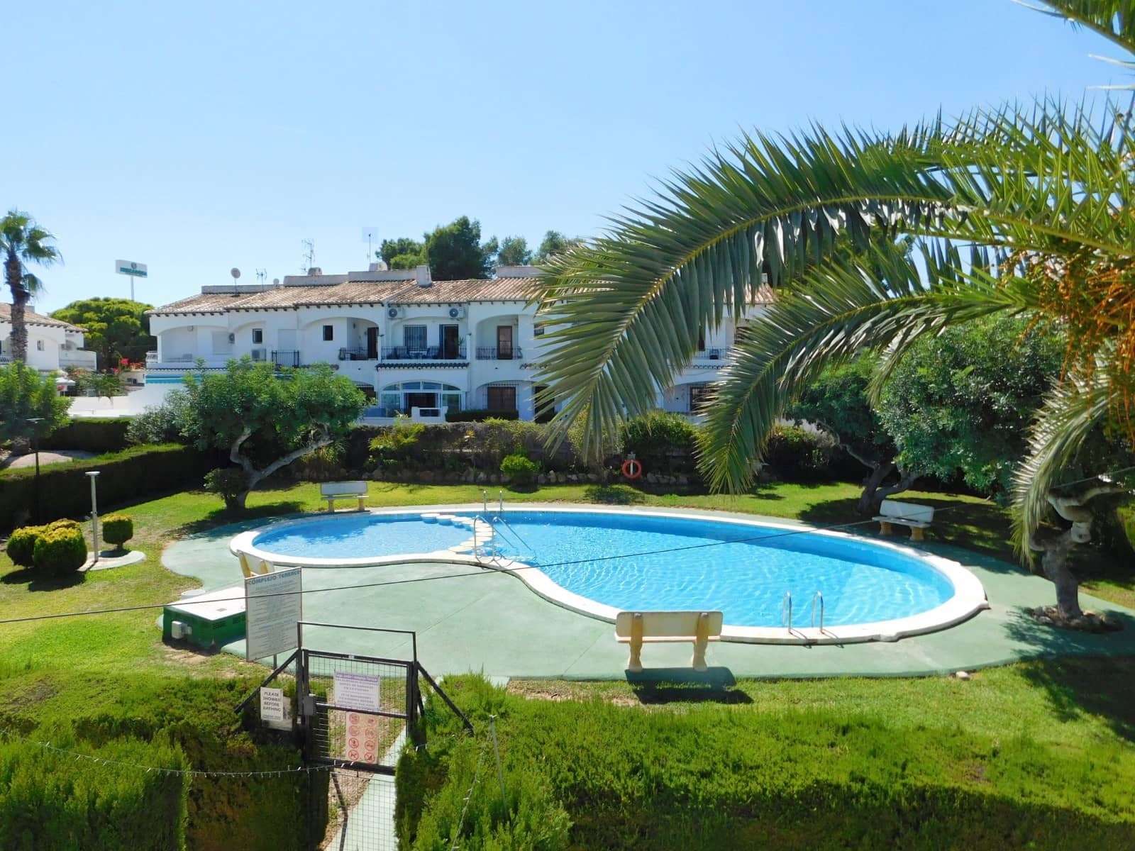2 bedroom Townhouse for sale in Torrevieja with pool - € 198,000 (Ref: 10111195)
