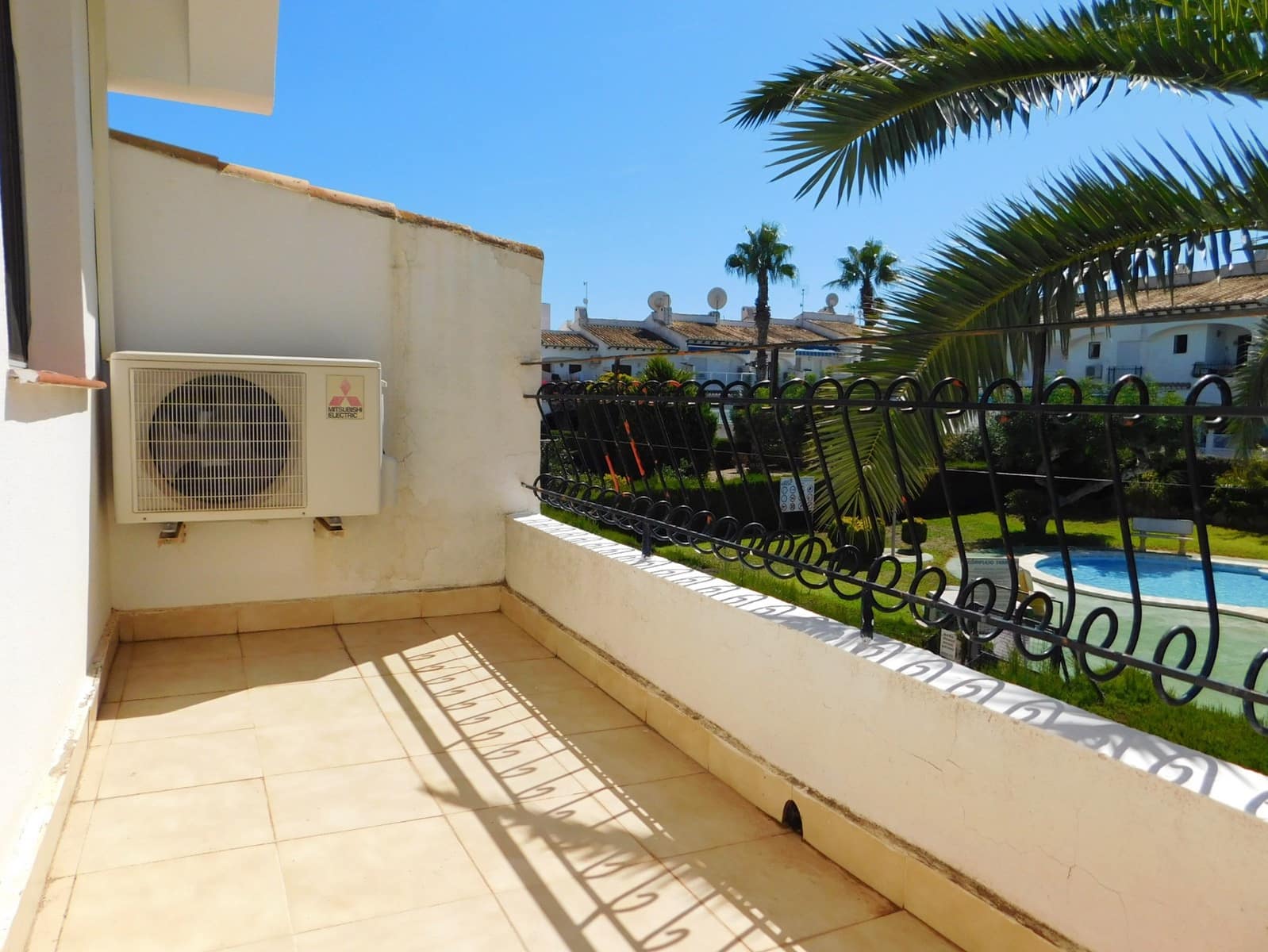 2 bedroom Townhouse for sale in Torrevieja with pool - € 198,000 (Ref: 10111195)