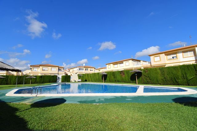 Apartamento de 1 habitación en Playa Flamenca, Orihuela en venta con piscina garaje - 149.000 € (Ref: 10113456)