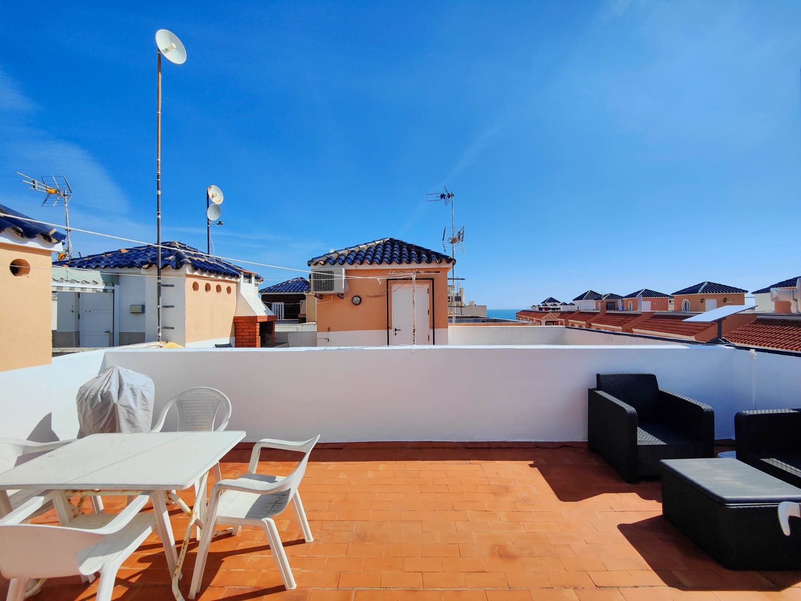 2 slaapkamer Penthouse te koop in Torrevieja met zwembad - € 215.000 (Ref: 10118494)