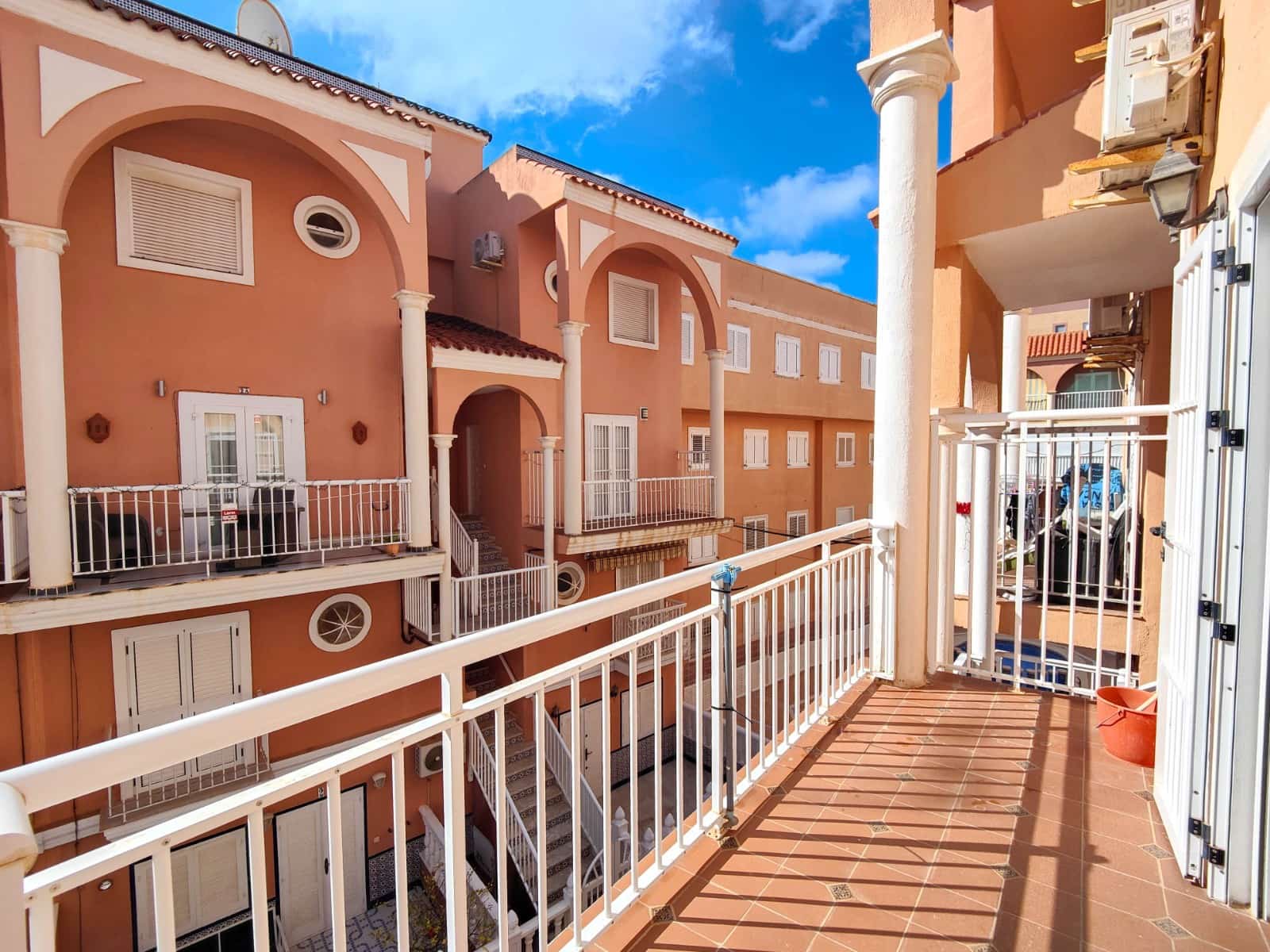 2 slaapkamer Penthouse te koop in Torrevieja met zwembad - € 215.000 (Ref: 10118494)