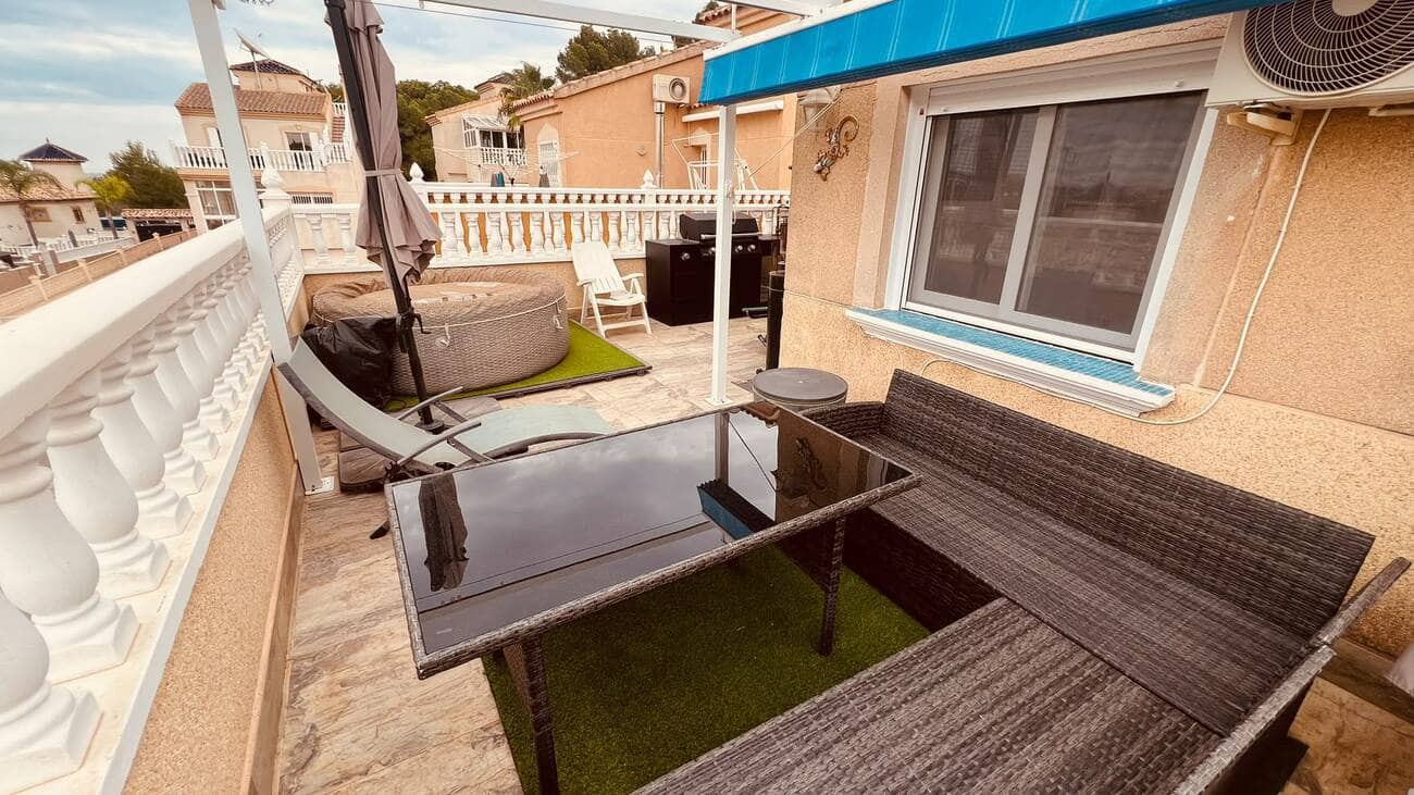 3 bedroom Villa for sale in Villamartin with pool garage - € 299,950 (Ref: 10154370)