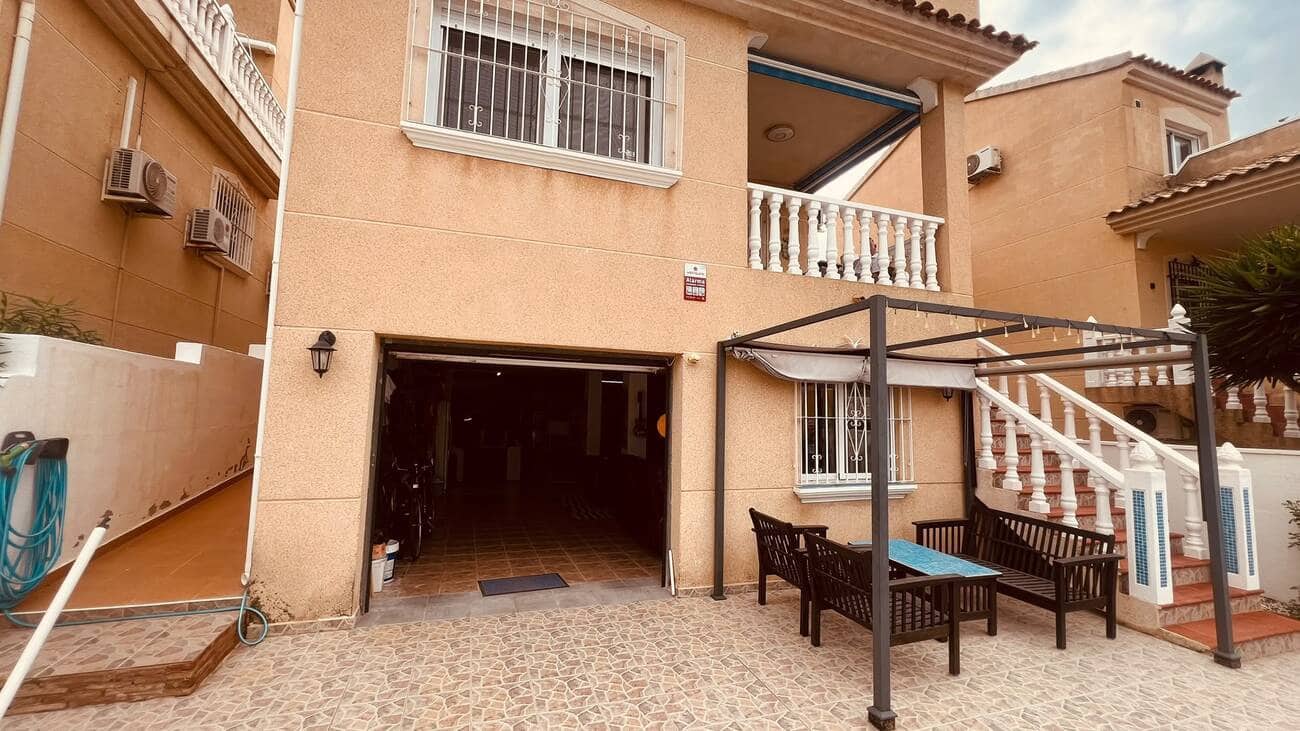 3 bedroom Villa for sale in Villamartin with pool garage - € 299,950 (Ref: 10154370)
