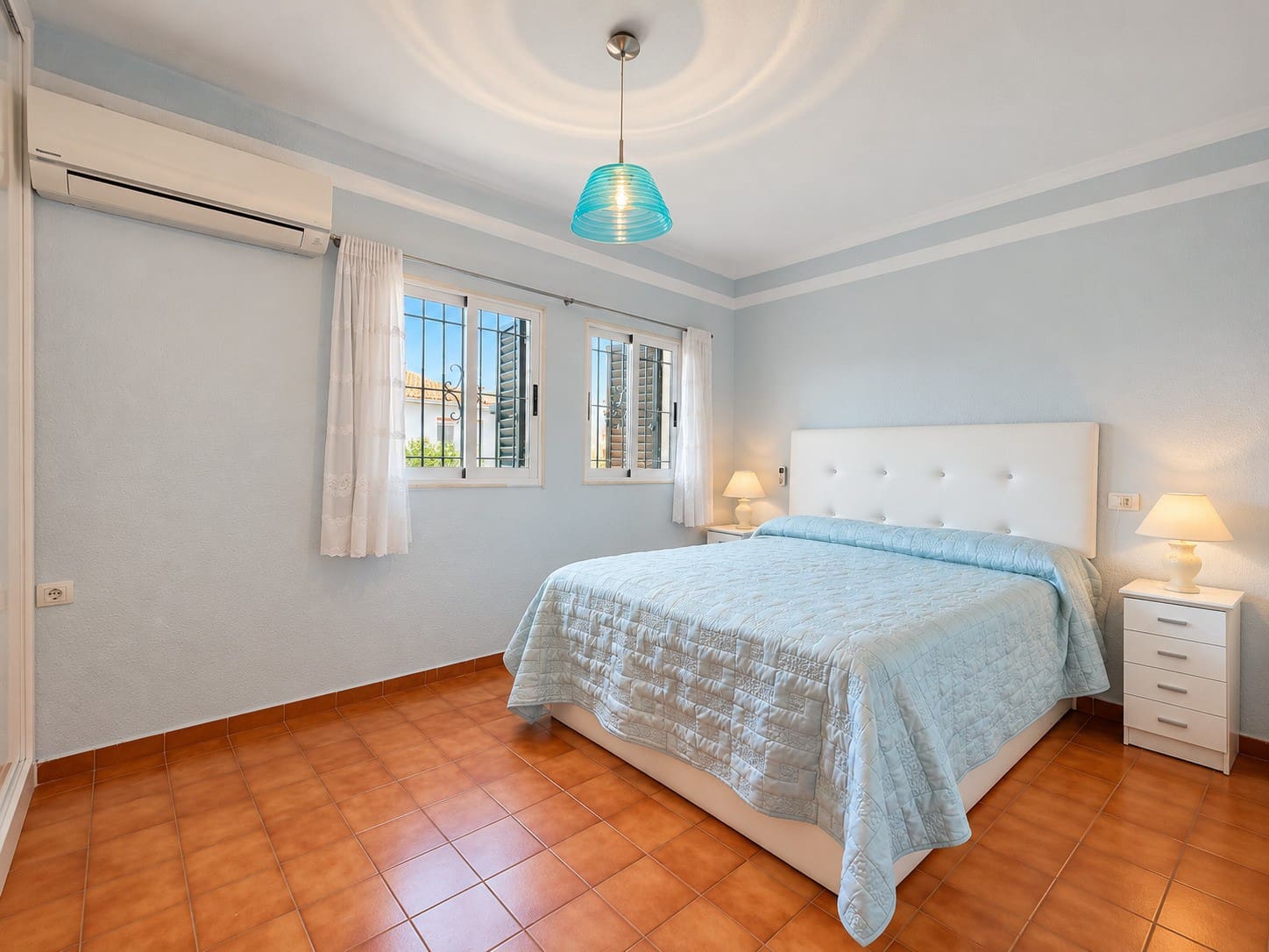 5 soverom Hus til salgs i Torrevieja med svømmebasseng garasje - € 350 000 (Ref: 10156964)